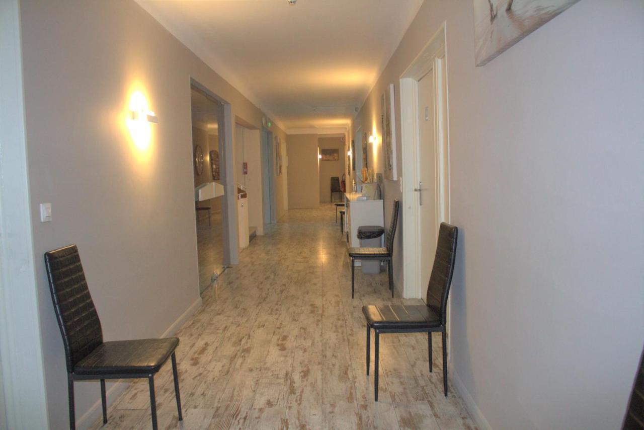 Logis Hotel Le Clement V Roquemaure  Exterior photo