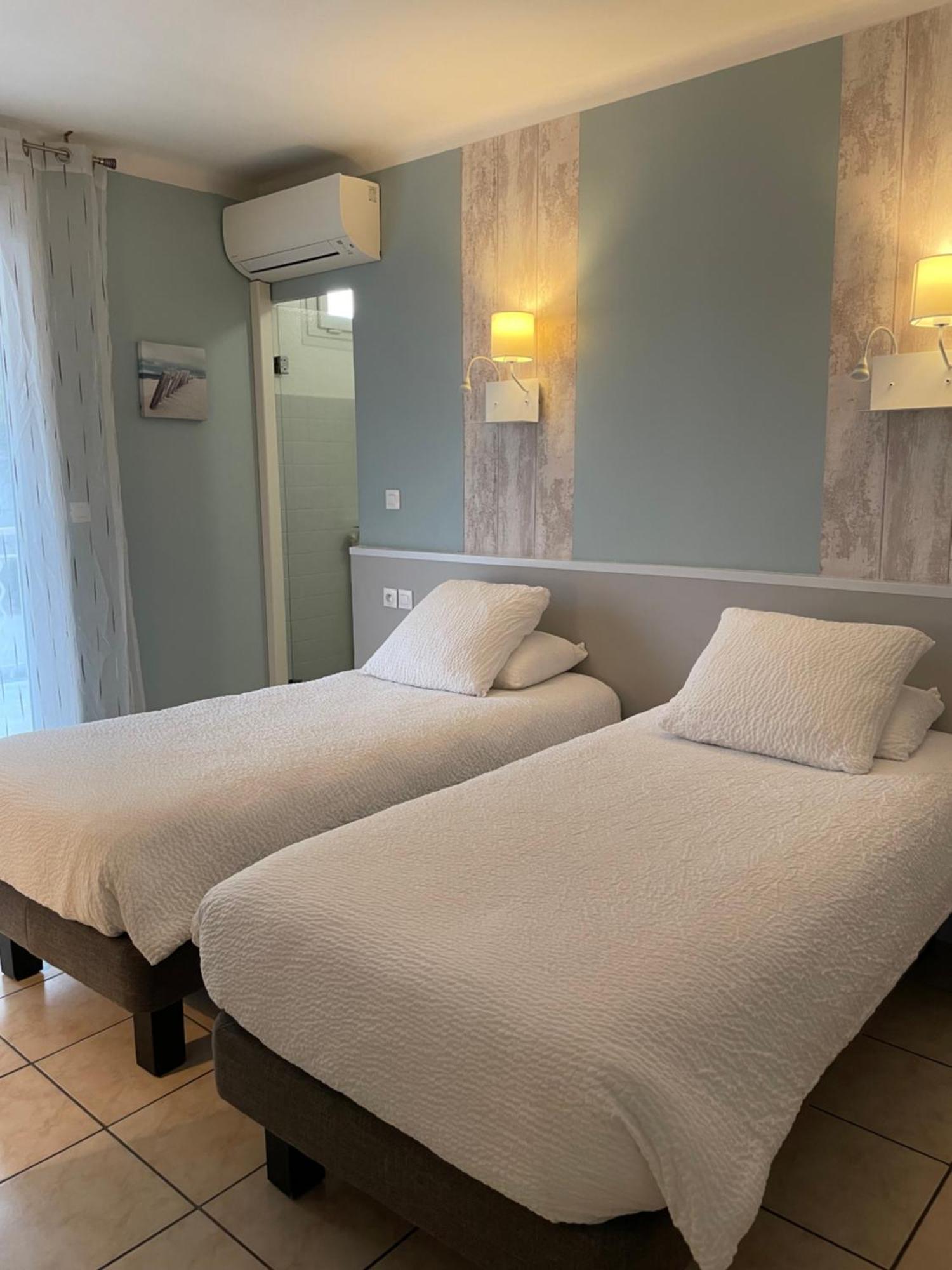 Logis Hotel Le Clement V Roquemaure  Exterior photo