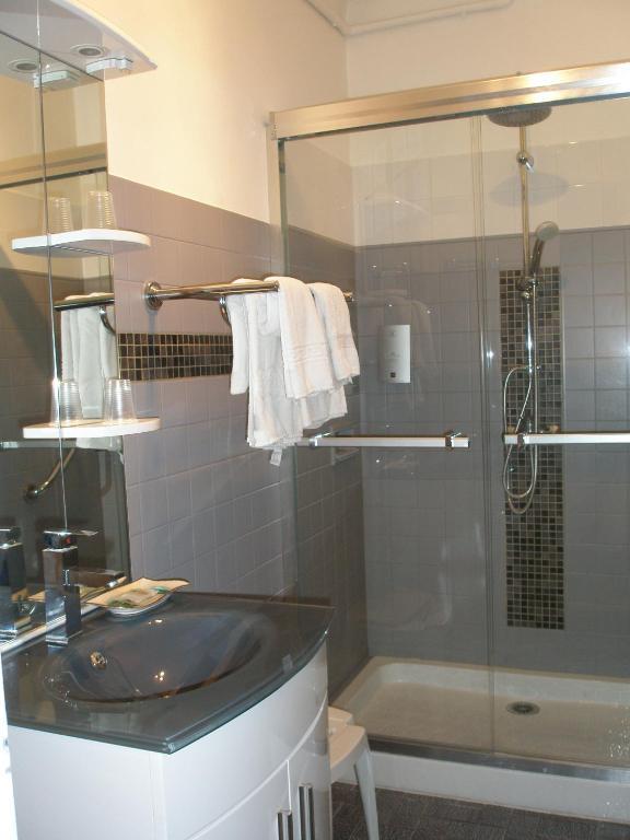 Logis Hotel Le Clement V Roquemaure  Exterior photo